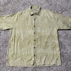 Vintage Tommy Bahama Men's Beige Tropical Print Button Down Shirt